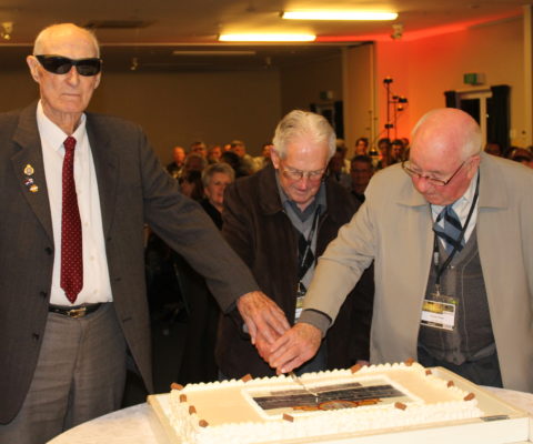 2015 Cutting 40th cake life members Russ Harris, Gordon Griffiths and Doug Chase
